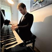 Compositor y pianista galardonado en España y EEUU da clases de Lenguaje Musical, Piano y Composición a todos los niveles